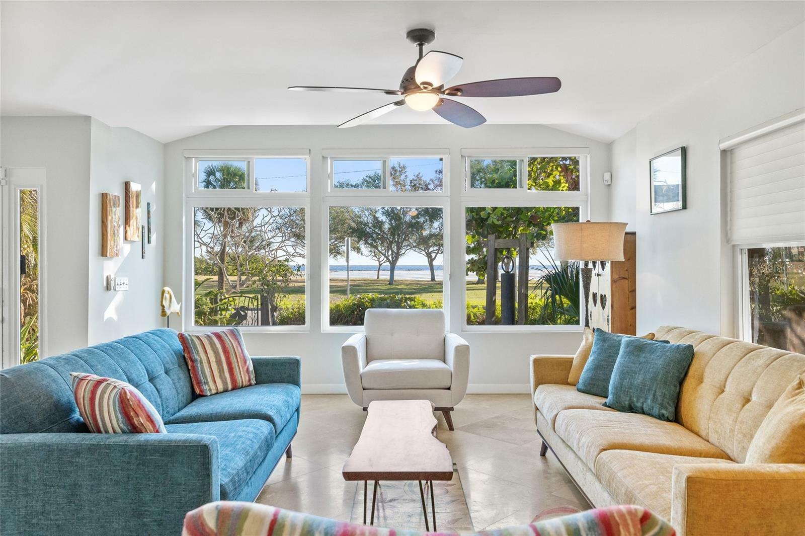 Property Photo: 1519 Beach Drive SE FL 33701