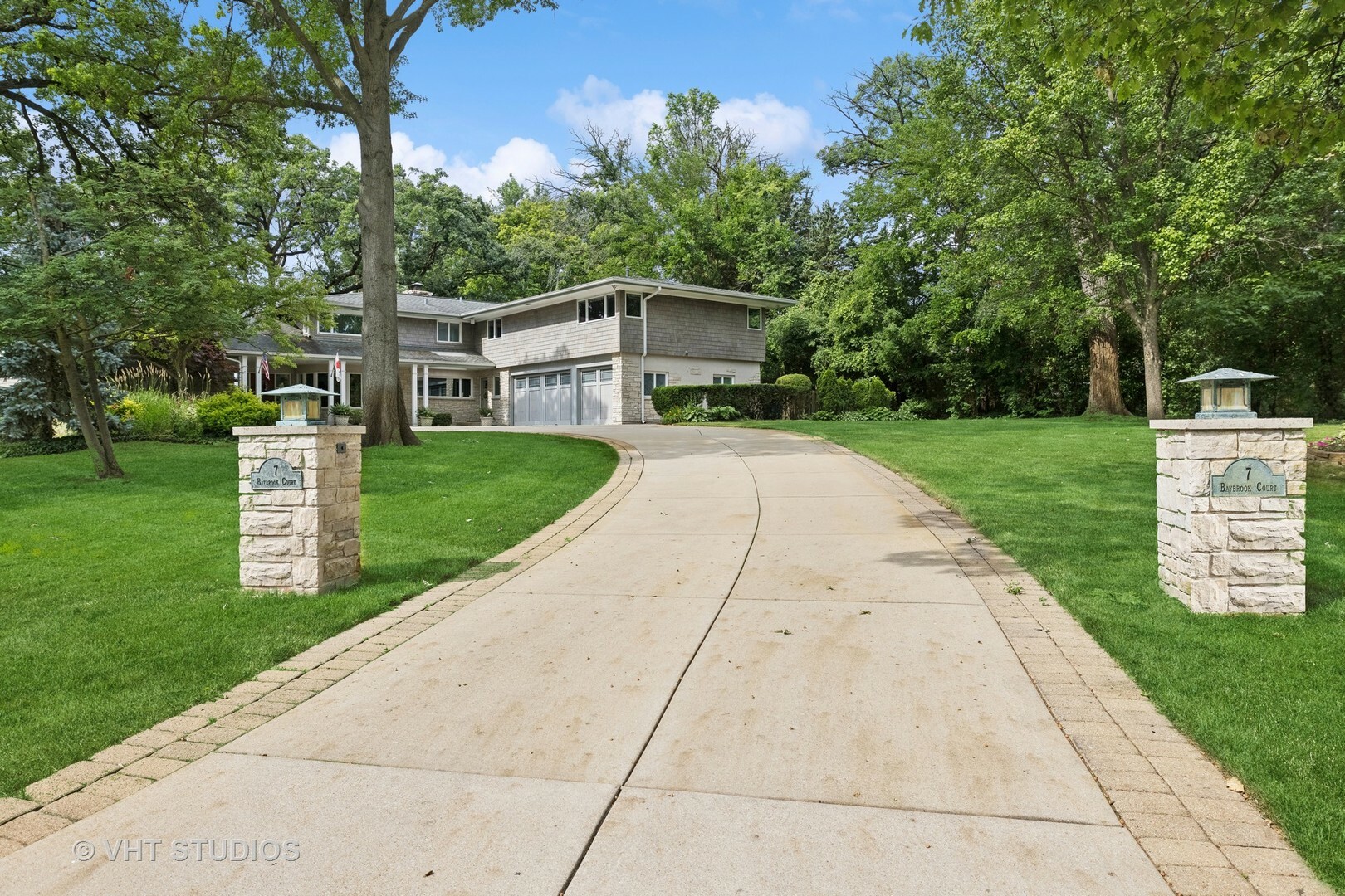 Property Photo:  7 Baybrook Court  IL 60523 