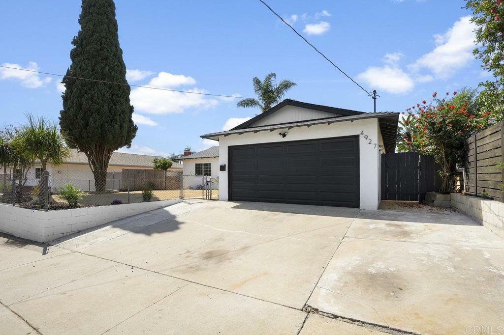 Property Photo:  4927 Luna Drive  CA 92057 