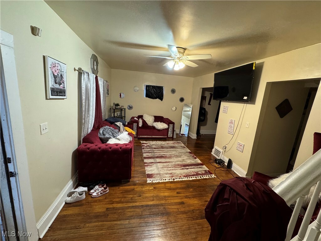 Property Photo:  927 E 149th Street  OH 44110 