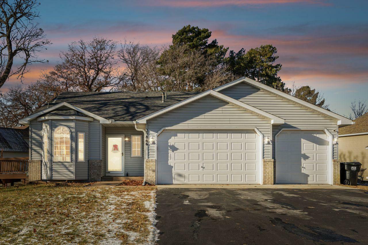 Property Photo:  25866 Glen Oak Drive  MN 55092 