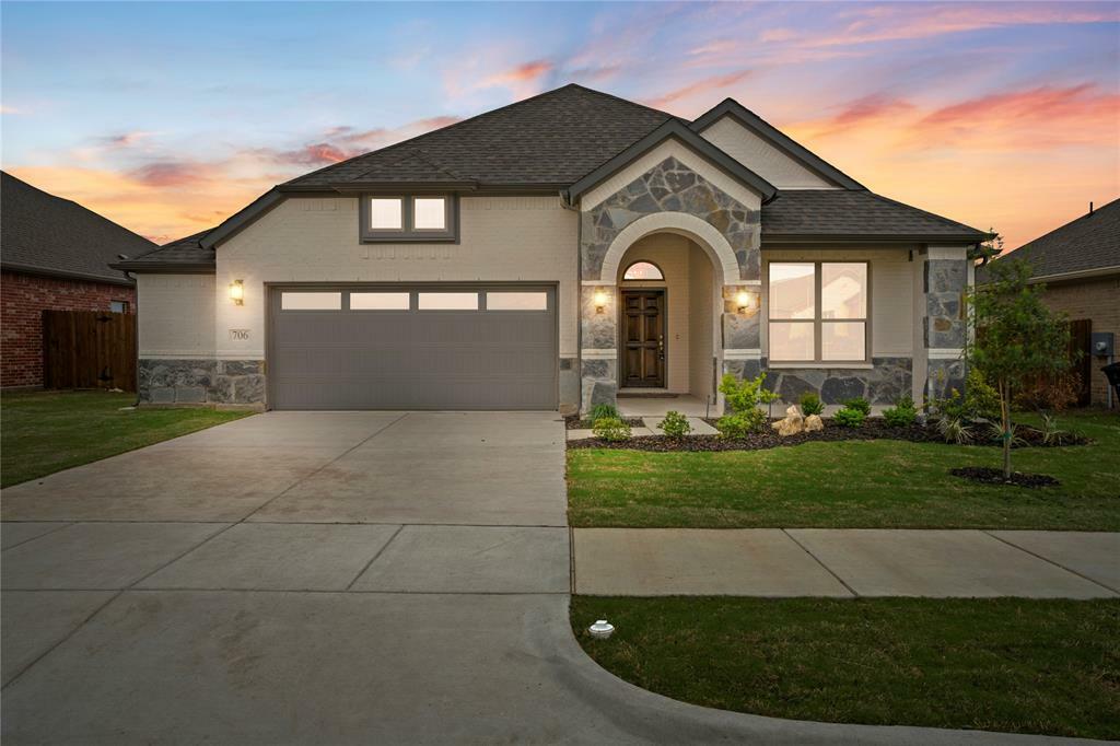 Property Photo: 706 Lake Murray Lane TX 76033