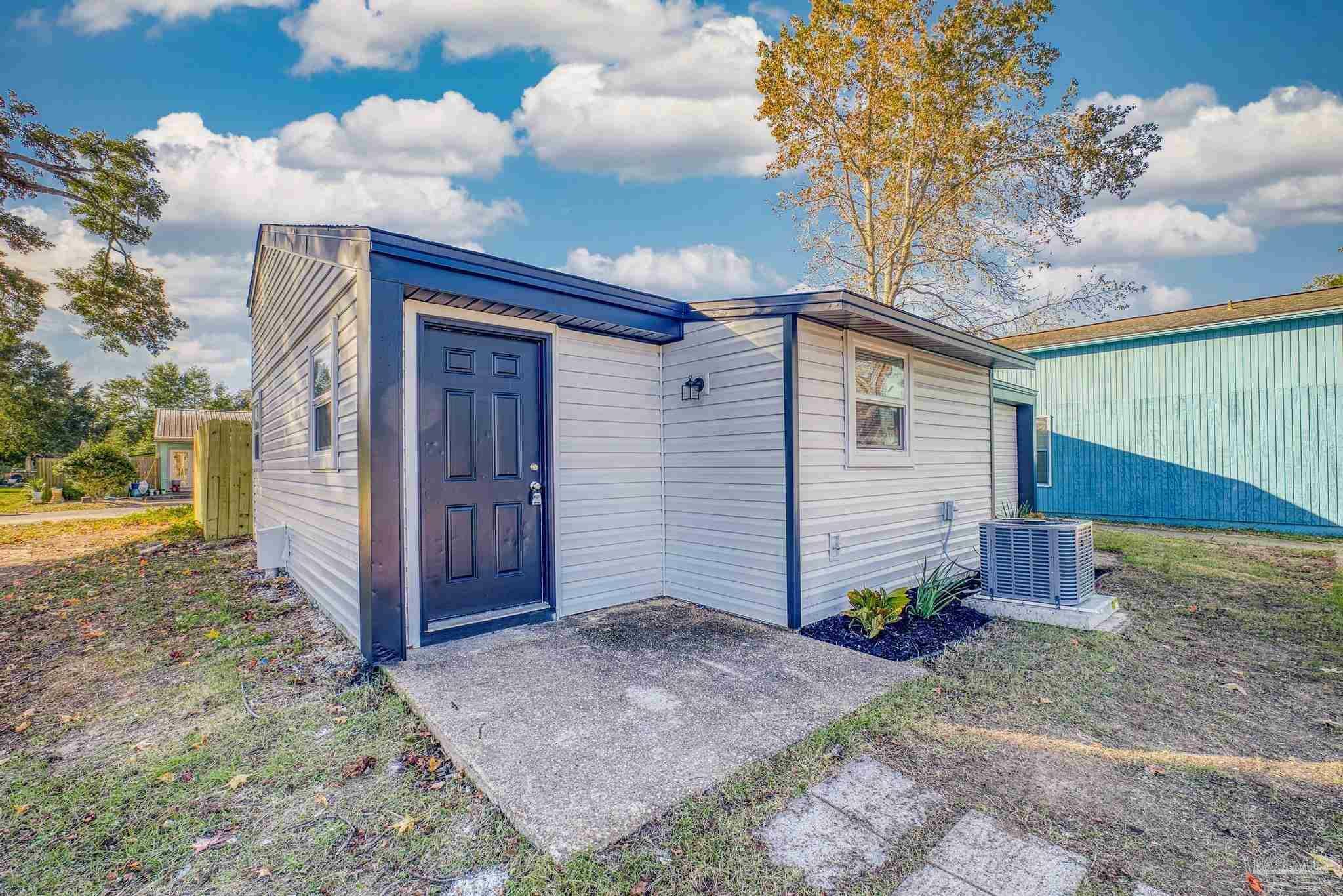 Property Photo:  6905 Weatherwood Dr  FL 32506 