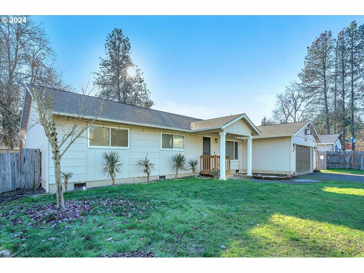 Property Photo:  367 N Vernonia Rd N  OR 97051 