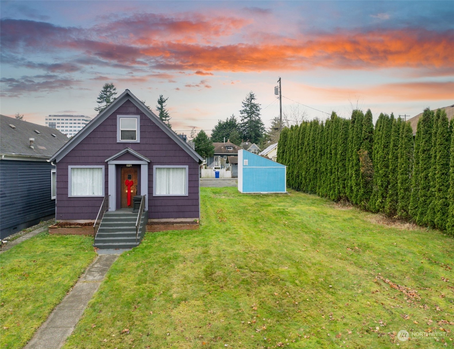 Property Photo:  2612  Lombard Avenue  WA 98201 