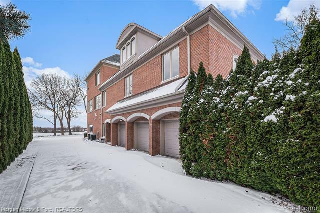 Property Photo:  5003 Rockaway Lane  MI 48348 