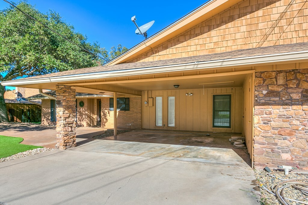 Property Photo:  1642 La Villa Circle  TX 76904 