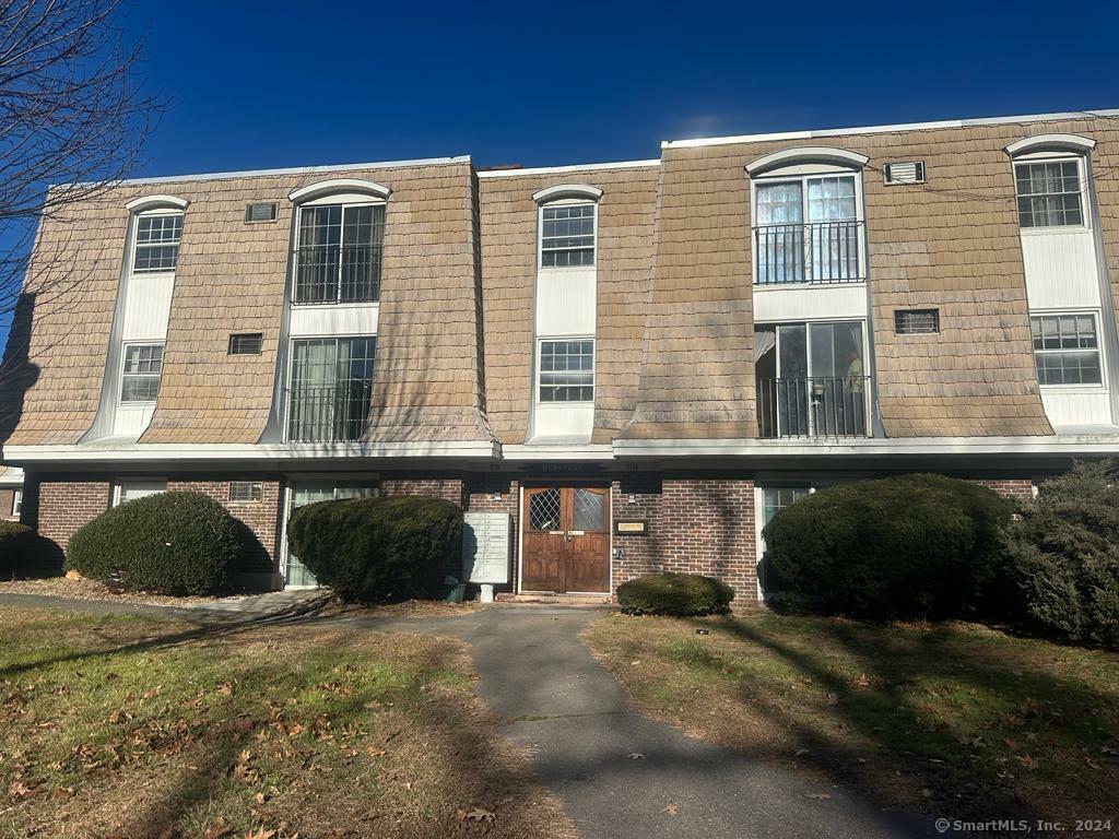 Property Photo:  1170 Middle Turnpike West Apt C2  CT 06040 