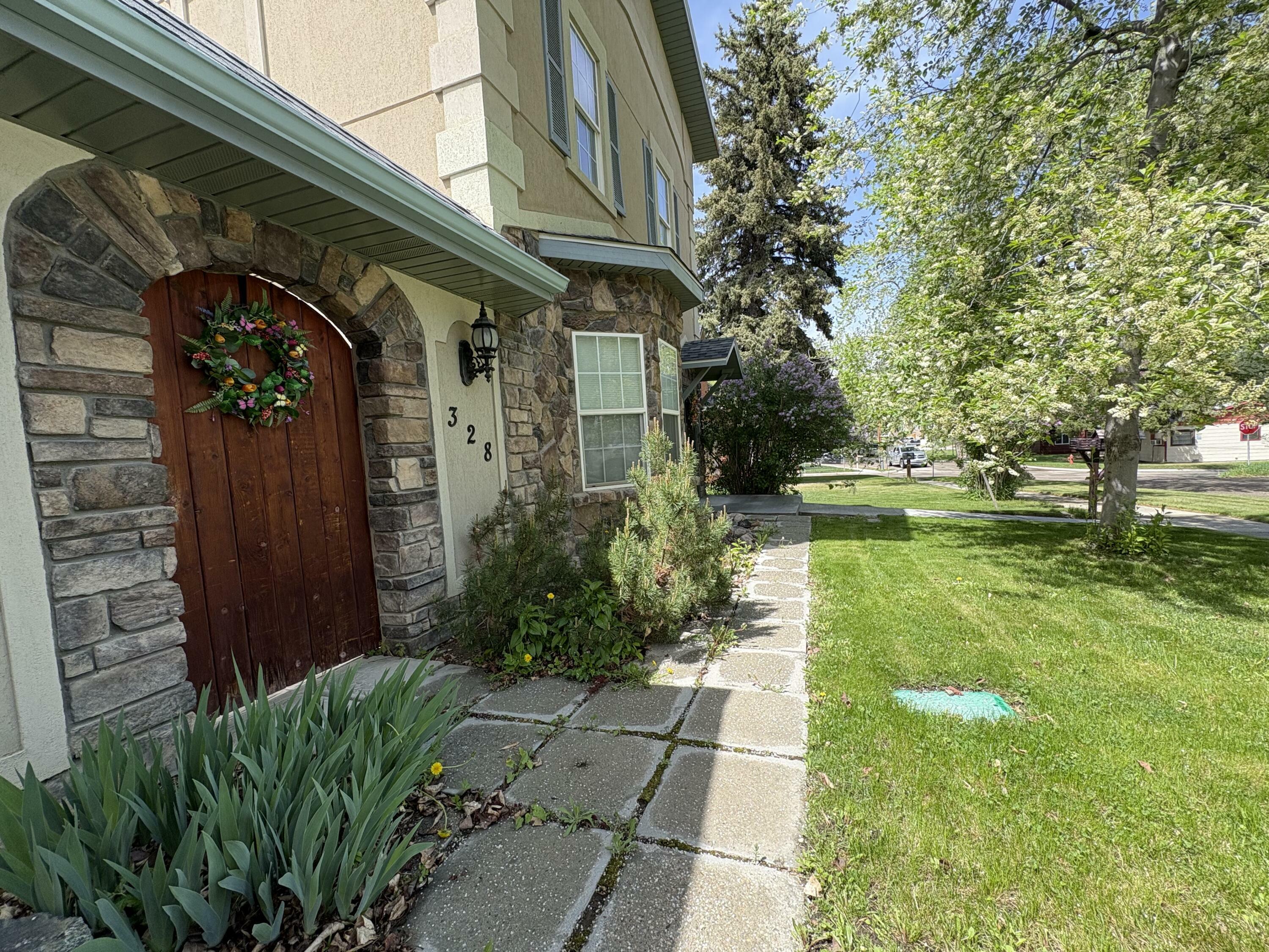 Property Photo: 328 S Lobban Avenue WY 82834