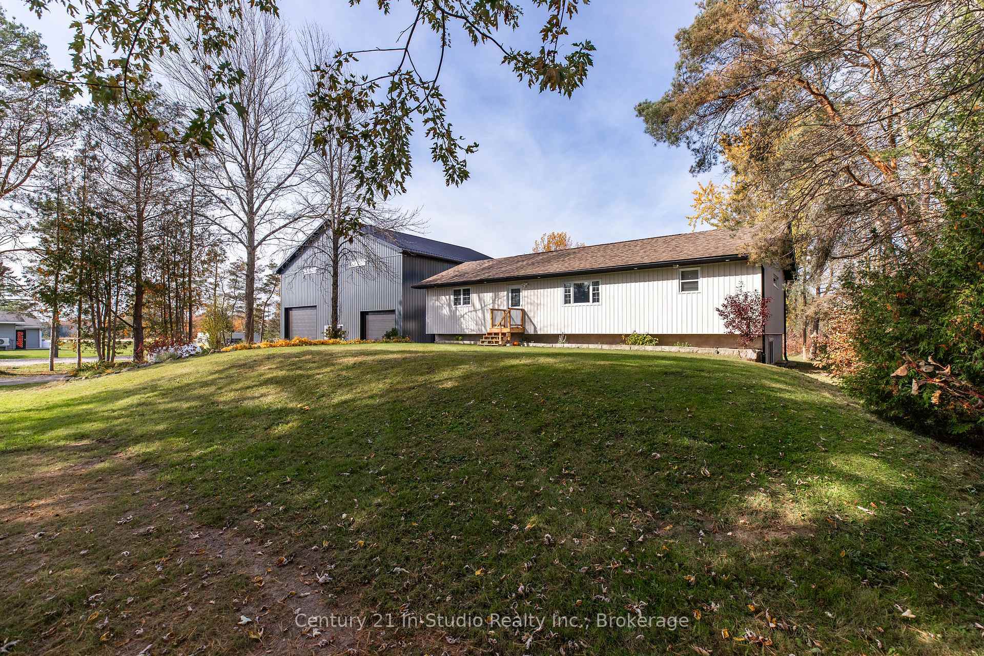 Property Photo: 9 Maple Dr ON N0H 1Z0