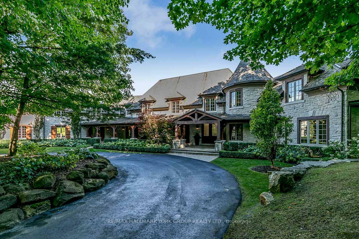 Property Photo: 16 Hunters Glen Rd ON L4G 6W4