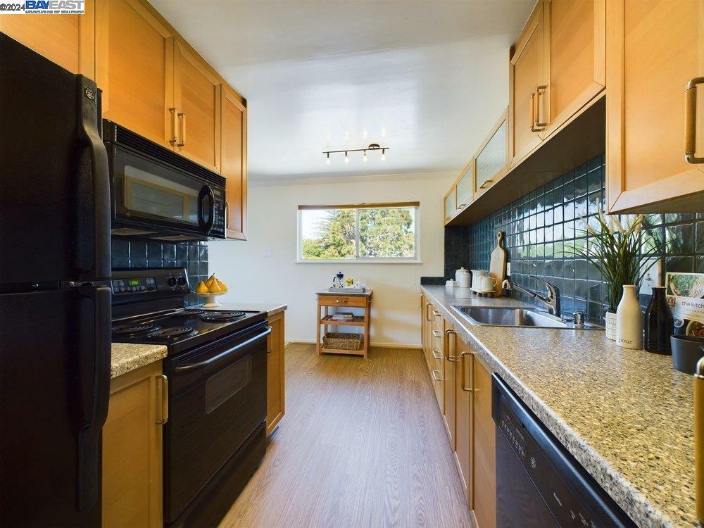 Property Photo:  321 Warwick Ave 303  CA 94610 