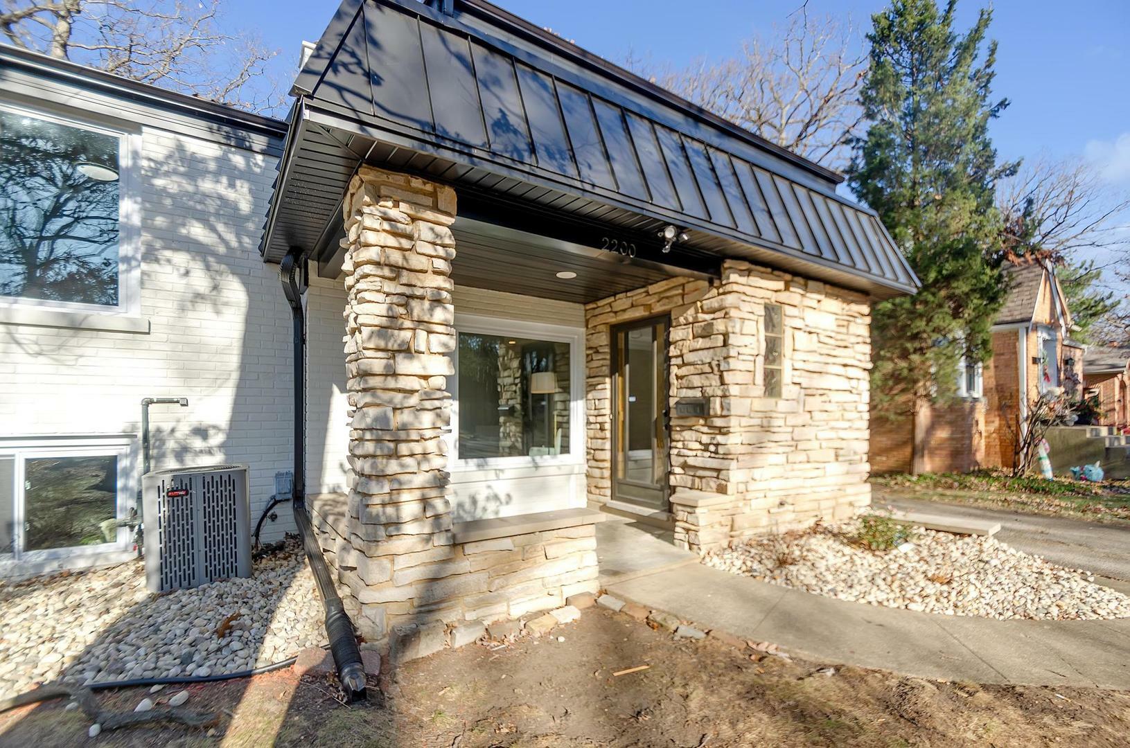 Property Photo:  2200 W Crescent Avenue  IL 60068 