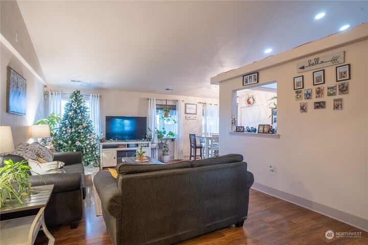 Property Photo:  1439 S Husky Drive  WA 98837 