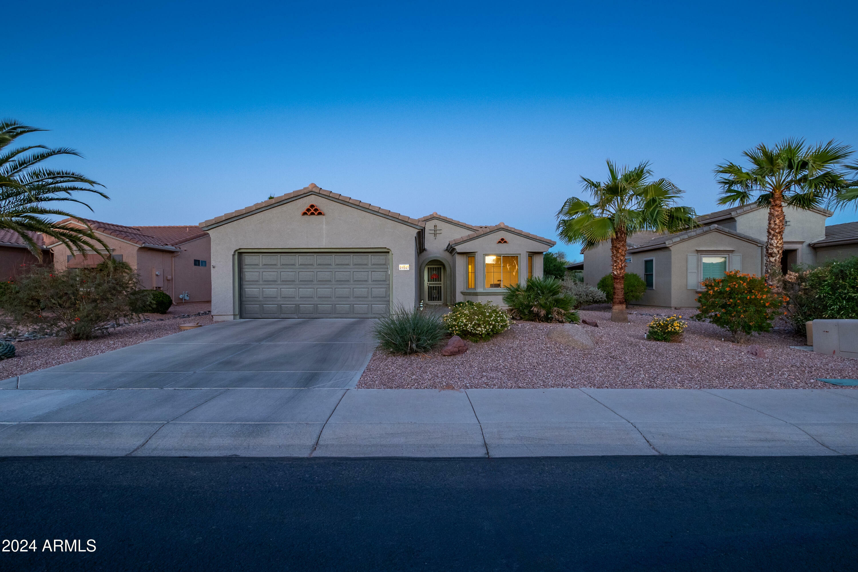 Property Photo:  19143 N Casa Blanca Way  AZ 85387 