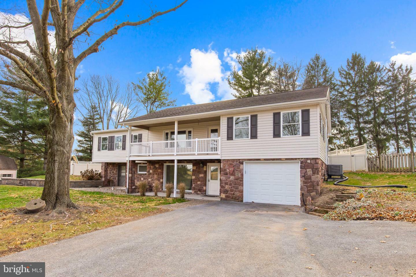 Property Photo:  425 Kendig Drive  PA 17545 