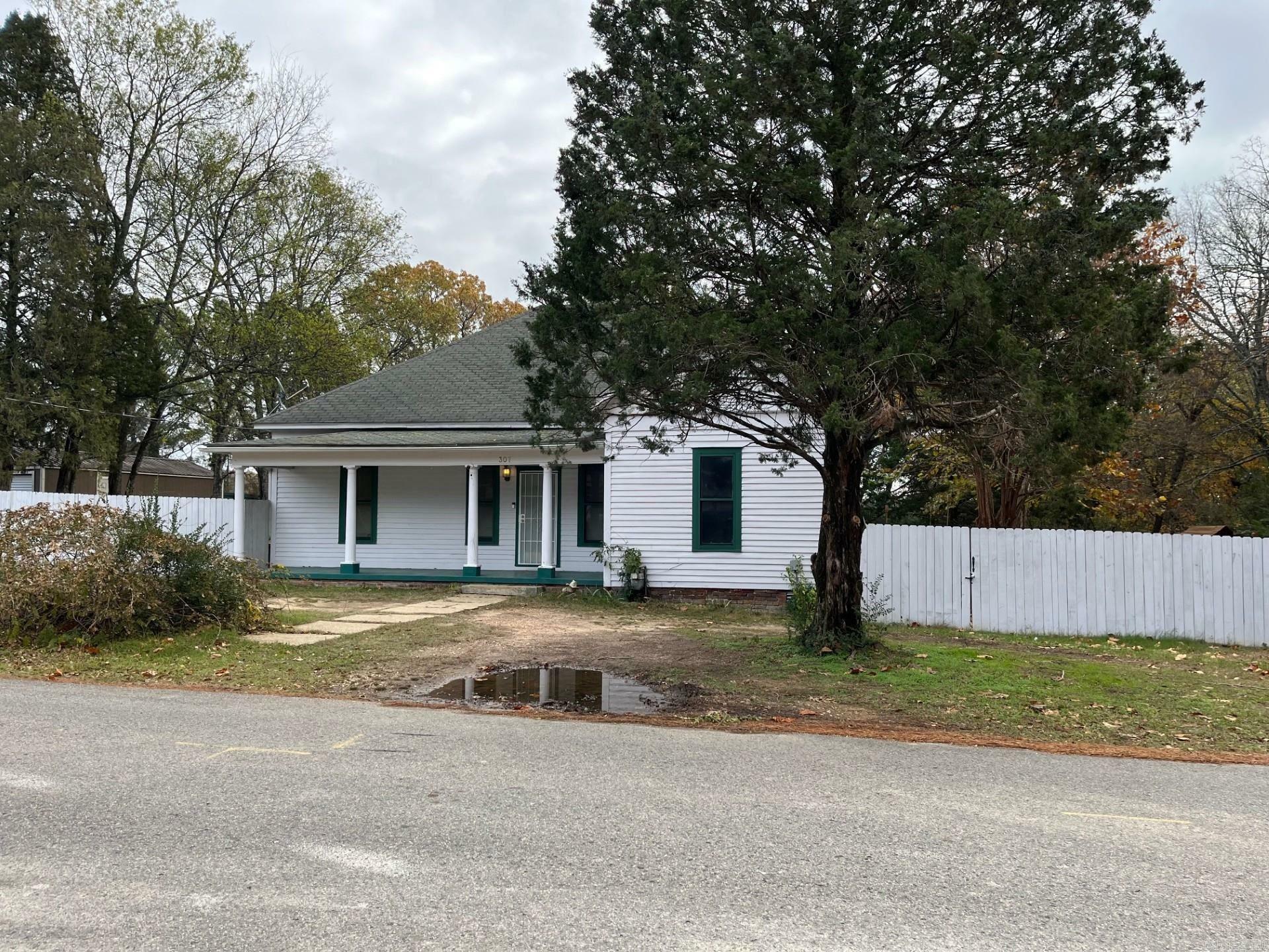 Property Photo:  307 N 4th Street  AR 71015 