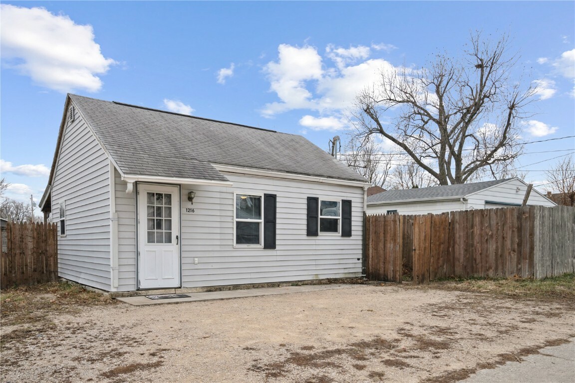 Property Photo:  1216 18th Avenue SW  IA 52404 