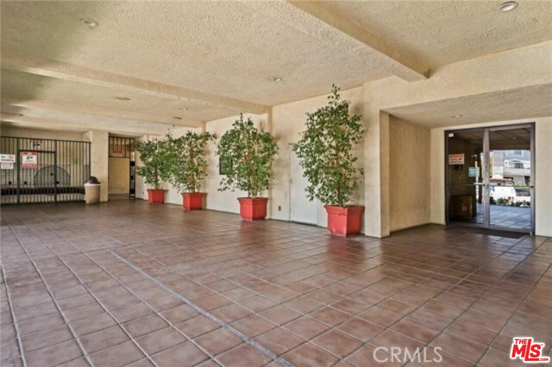 Property Photo:  5460   White Oak Ave K107  CA 91316 