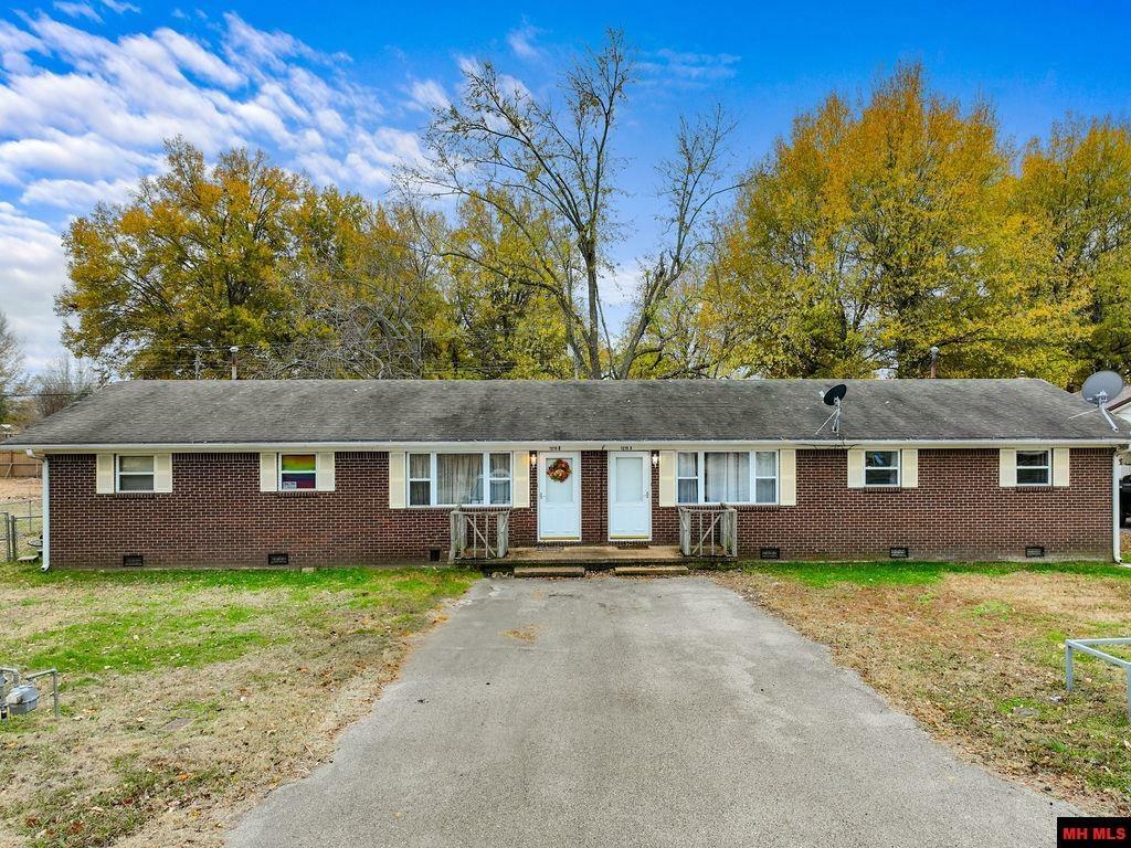 Property Photo: 1215 A &Amp B Basil Street AR 72422
