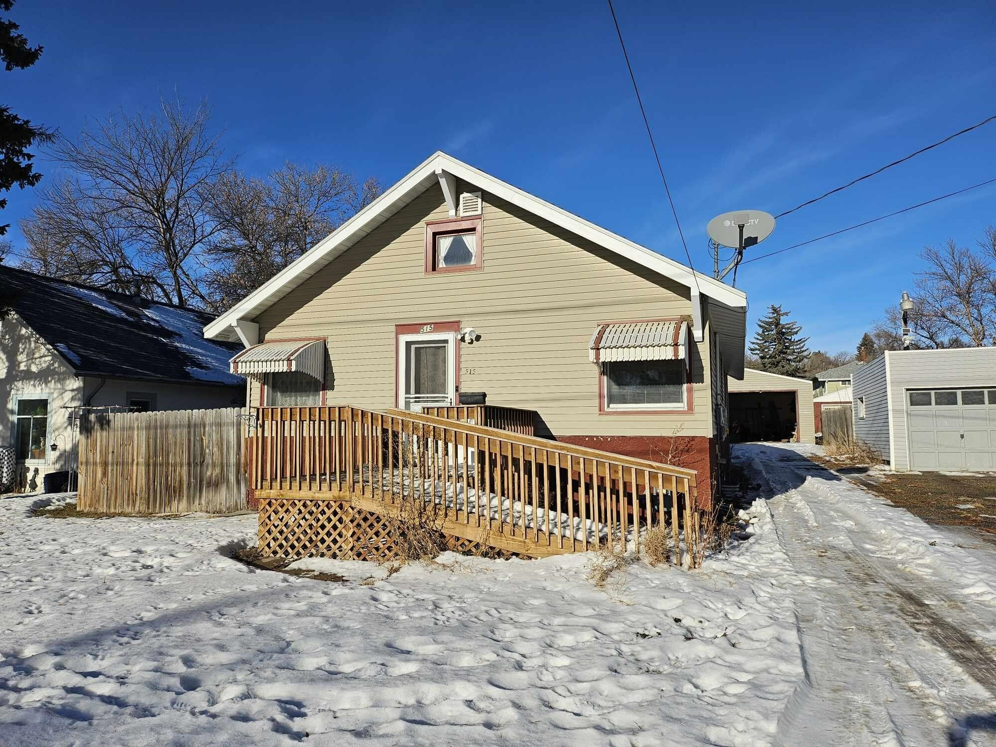 Property Photo:  515 8th Ave NE  ND 58703 