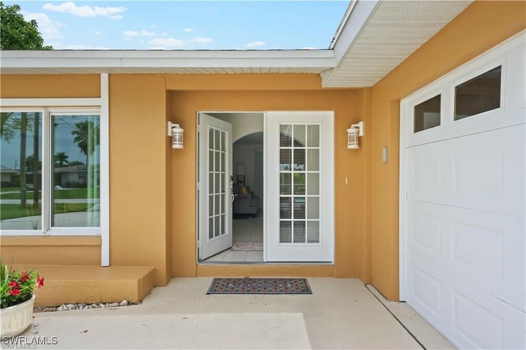 Property Photo:  3105 SE 18th Avenue  FL 33904 