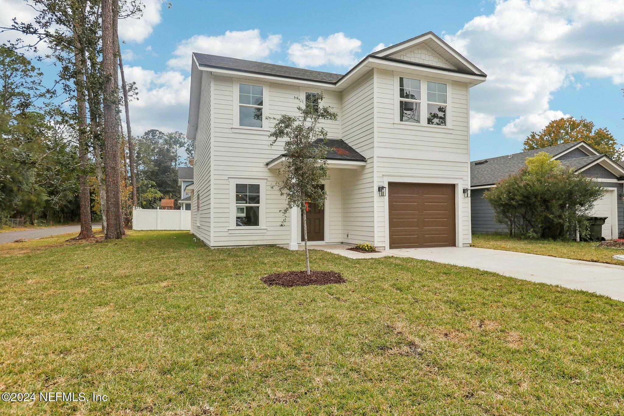 Property Photo:  1405 Center Street  FL 32043 