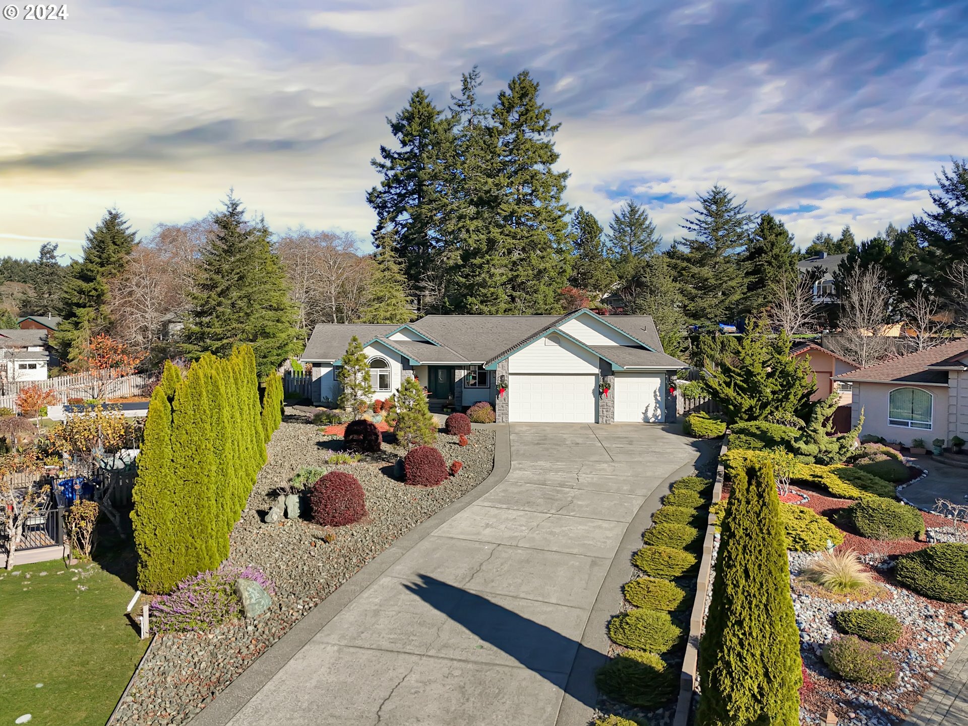 Property Photo:  917 Timberline Dr  OR 97415 