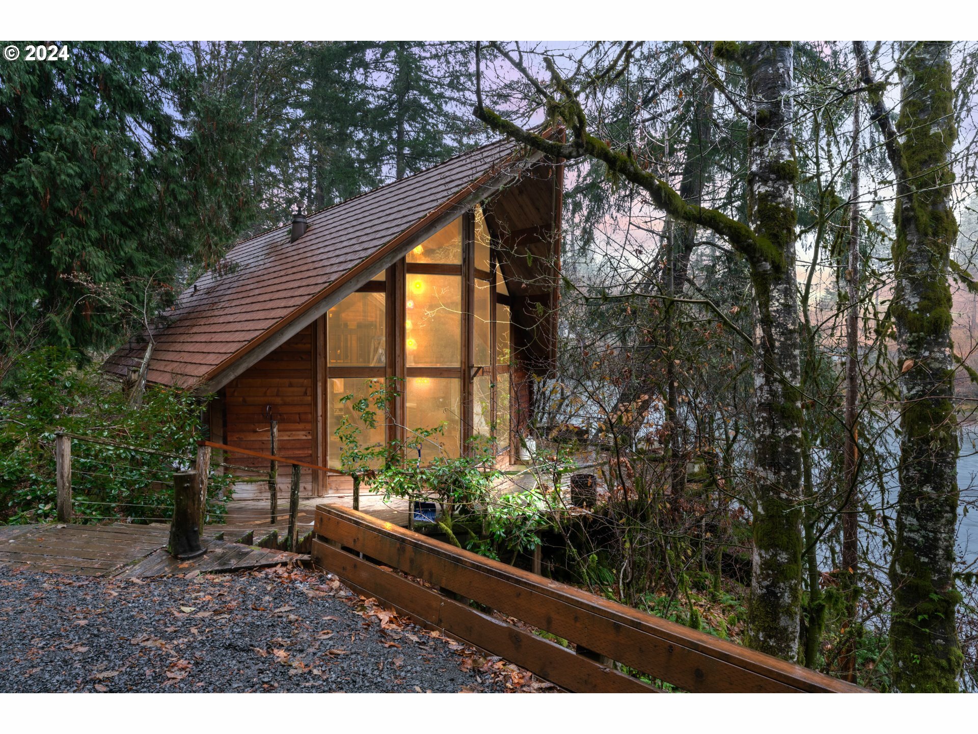 Property Photo: 90986 Leashore Dr OR 97488