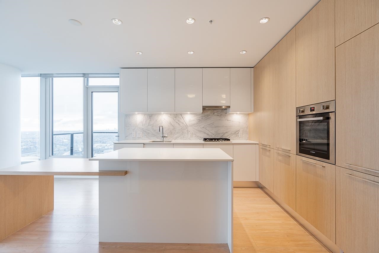 Photo de la propriété: 4510 Halifax Way 6106 BC V5C 0K4