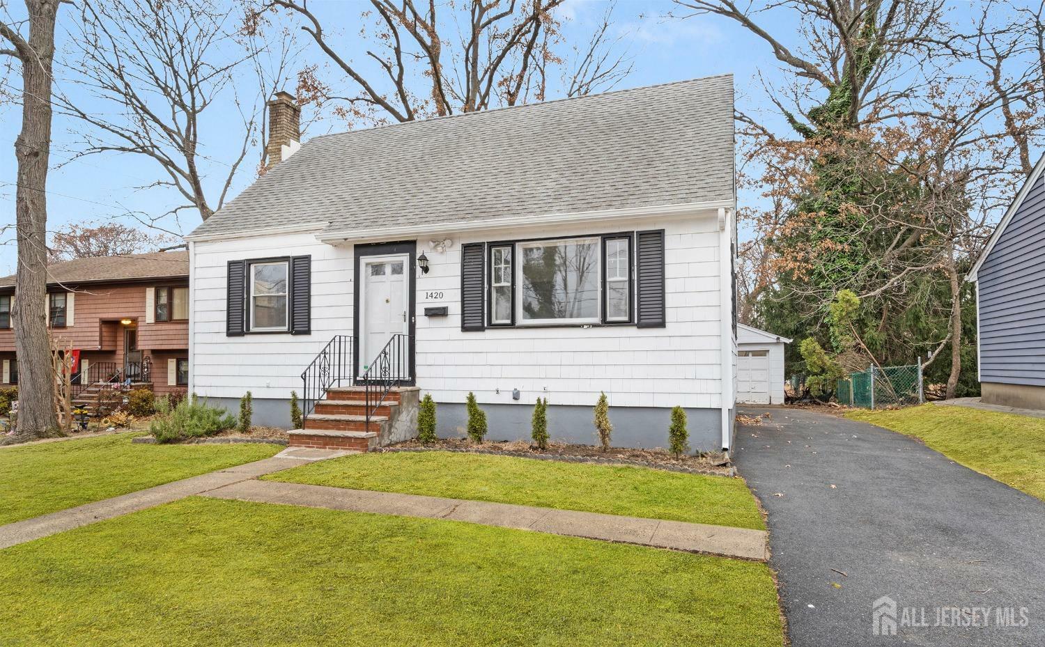 Property Photo:  1420 Fox Place  NJ 07080 