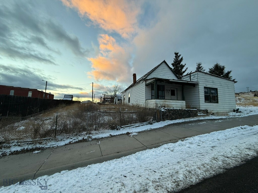 Property Photo:  729 N Main  MT 59701 