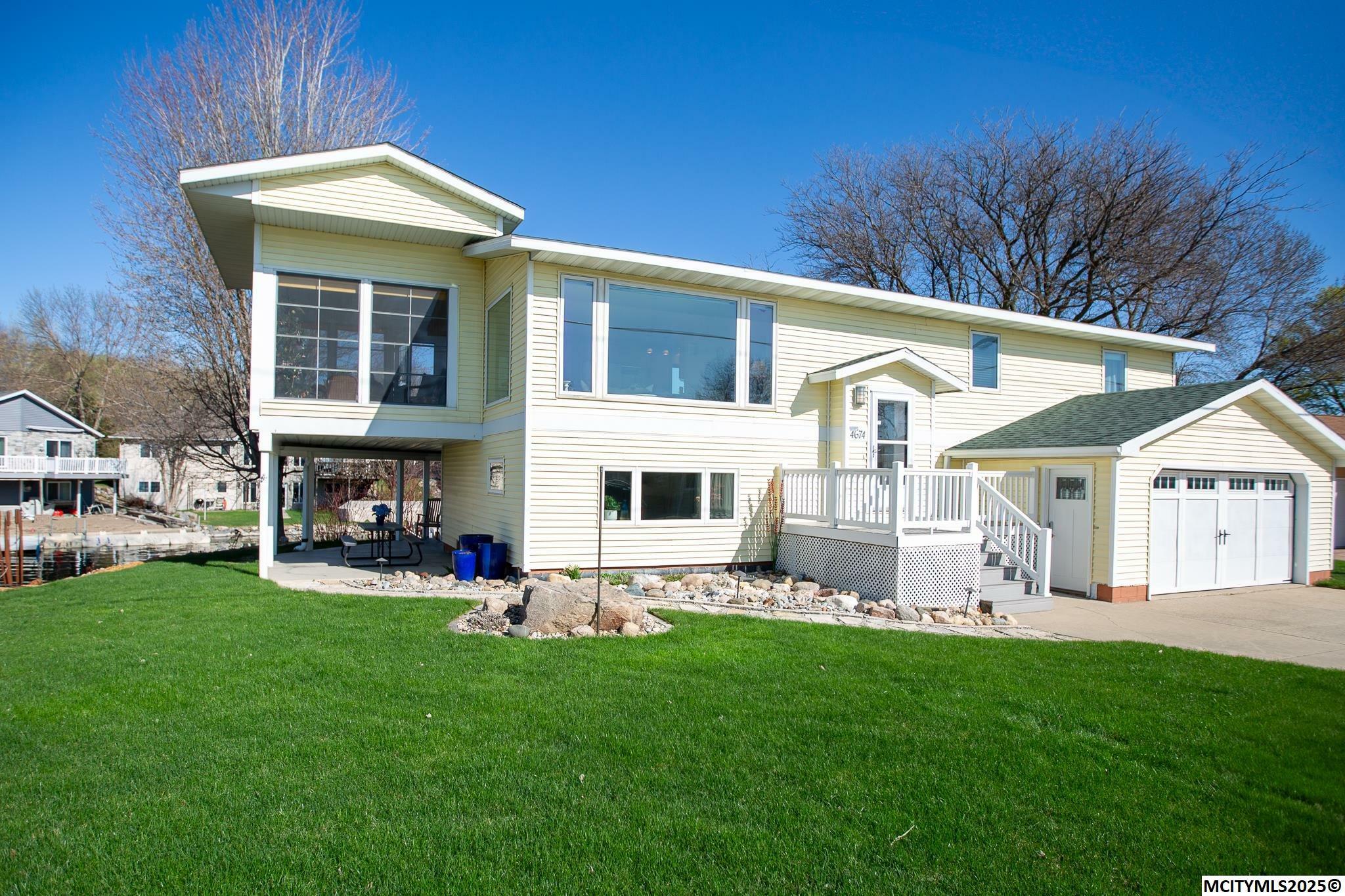 Property Photo: 4674 N Shore Dr IA 50428