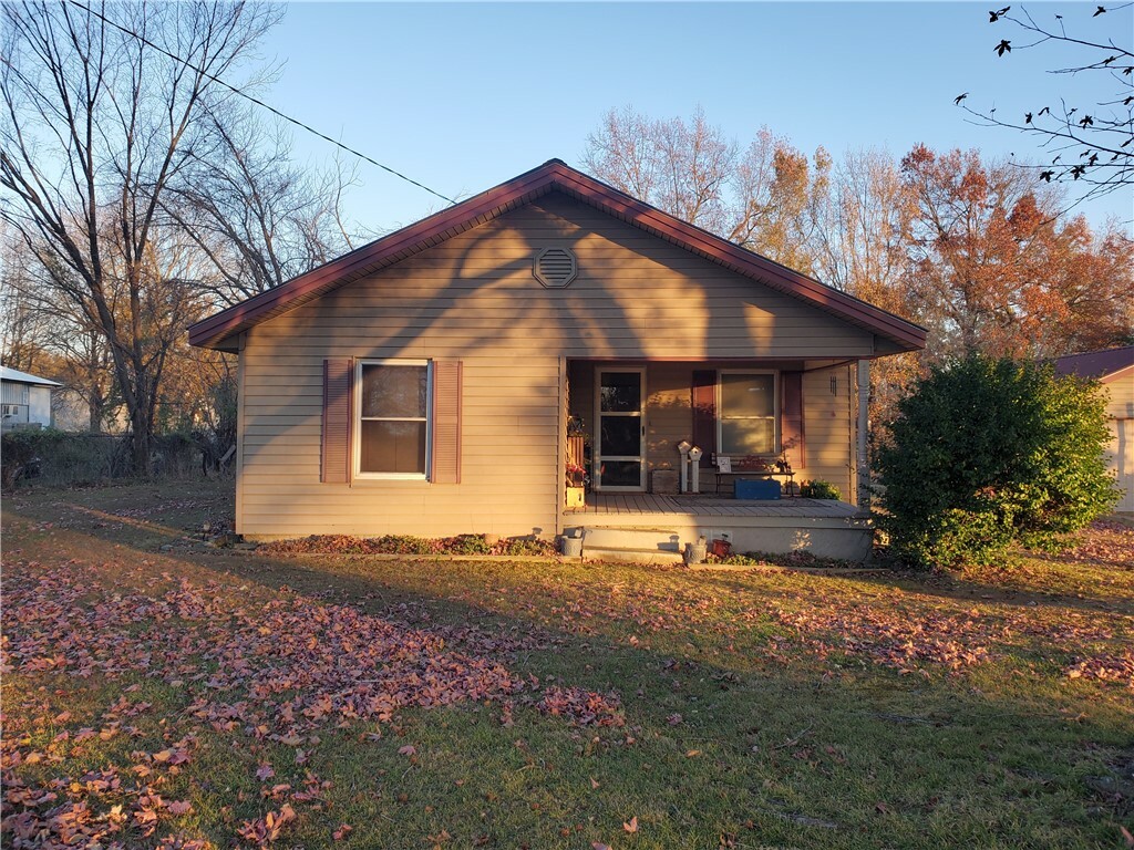 Property Photo:  276 N Elm Street  AR 72762 