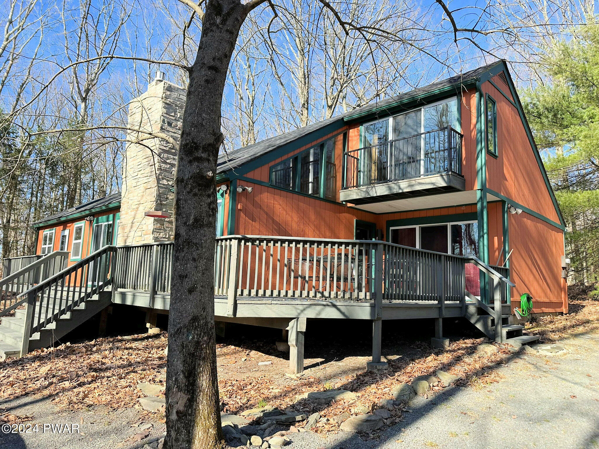 Property Photo:  402 Canoebrook Drive  PA 18428 