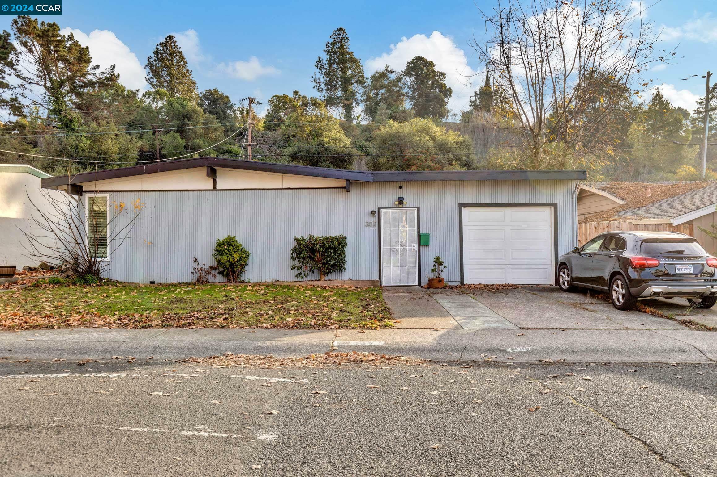 Property Photo:  307 Cottonwood Dr  CA 94591 