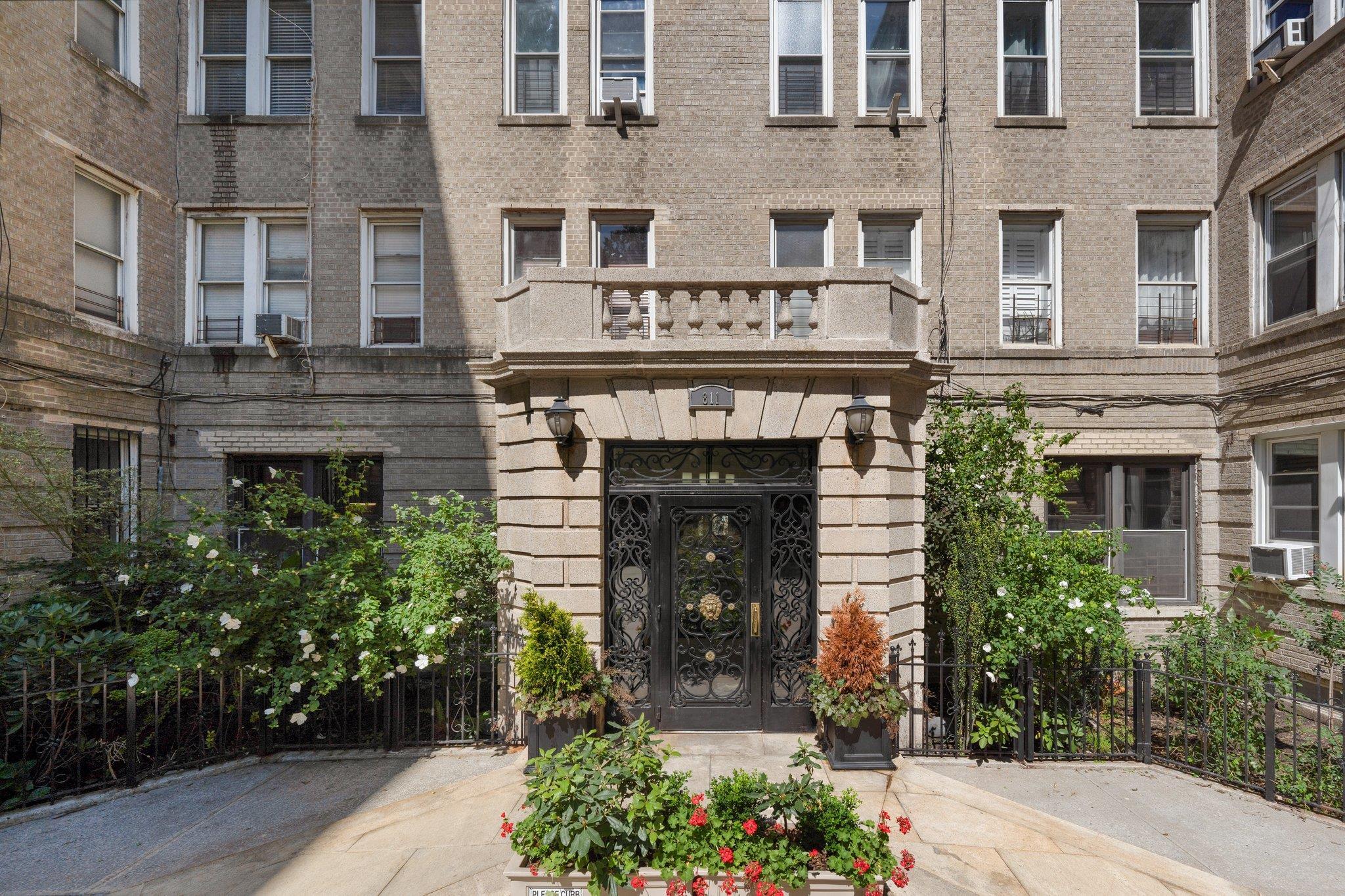 Property Photo: 811 Walton Avenue A12 NY 10451
