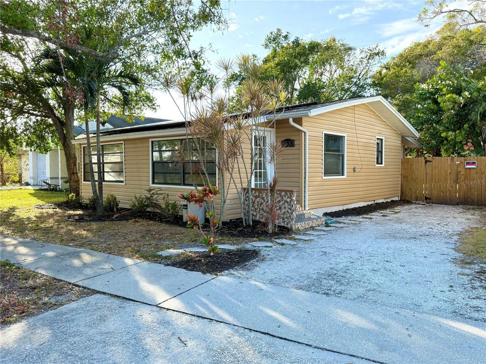 Property Photo:  5530 Crissman Drive N  FL 33714 