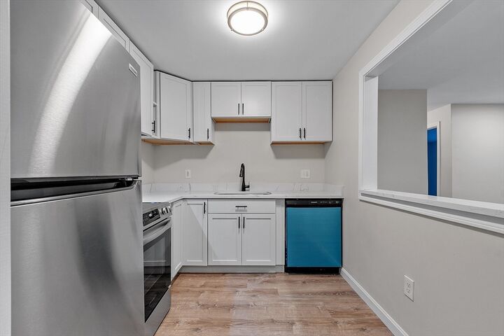 Property Photo:  7 Weld St 2  MA 01702 