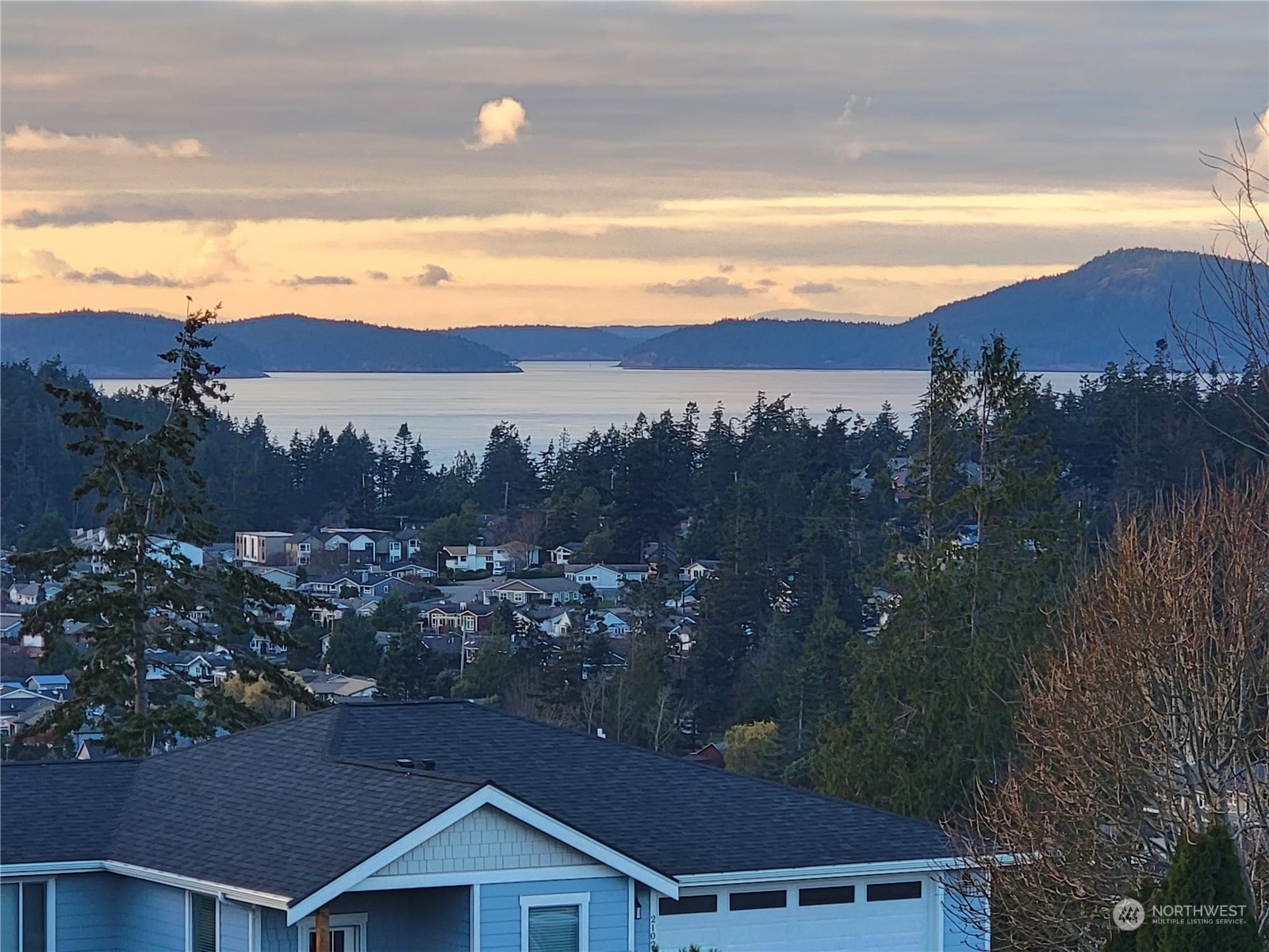 Property Photo:  4818  Yorkshire Drive  WA 98221 