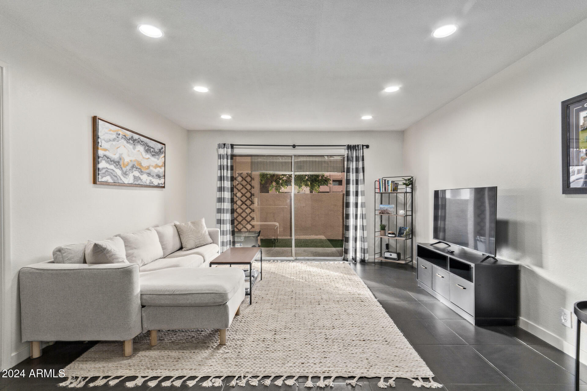 Property Photo: 540 N May Street 1102 AZ 85201