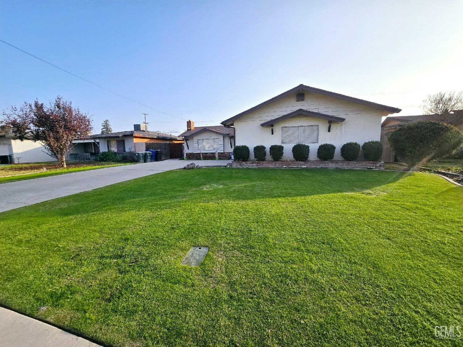 Property Photo:  2801 Cambria Avenue  CA 93304 