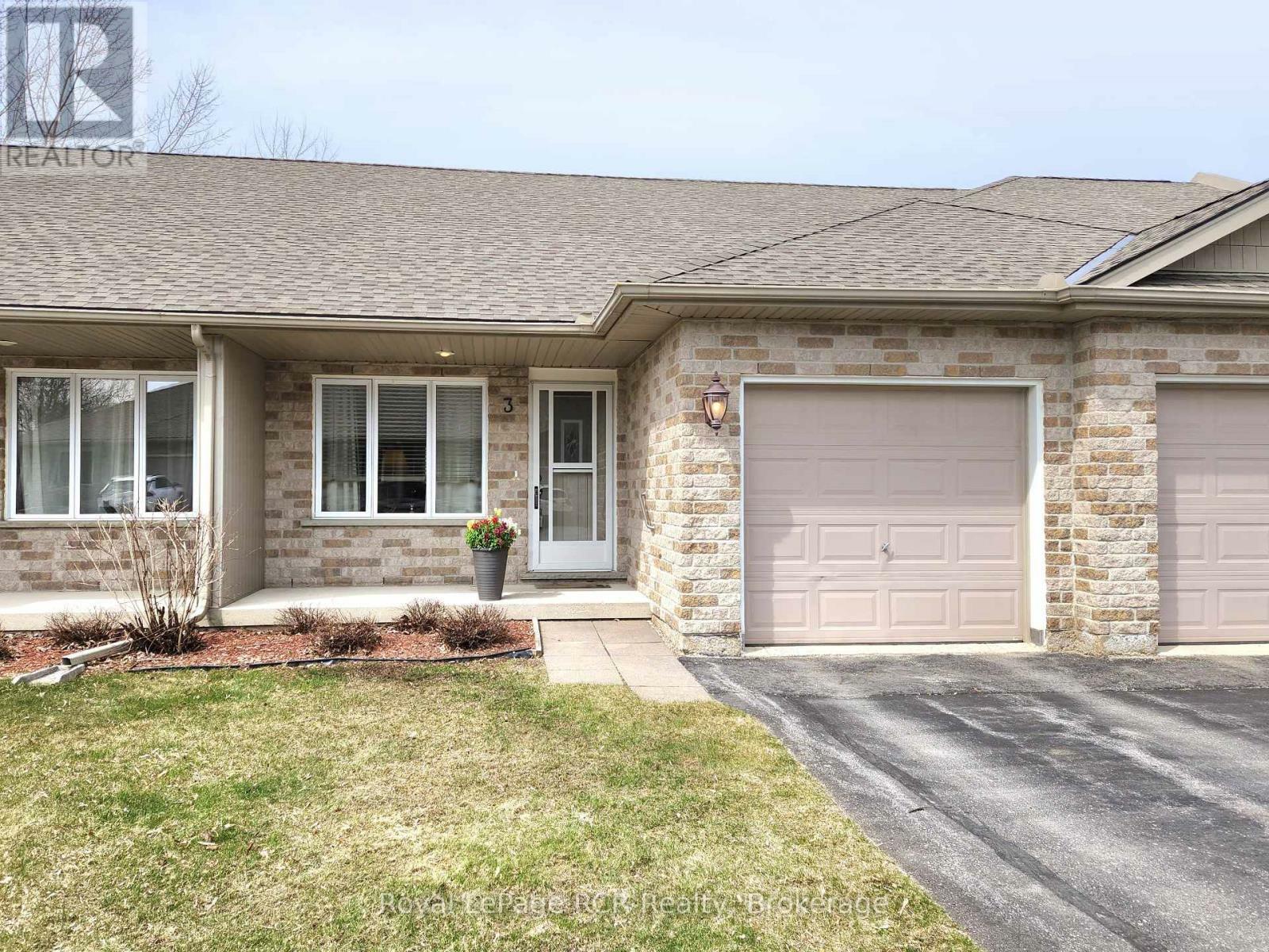 Property Photo: 302 Park Street West 3 ON N0G 1R0