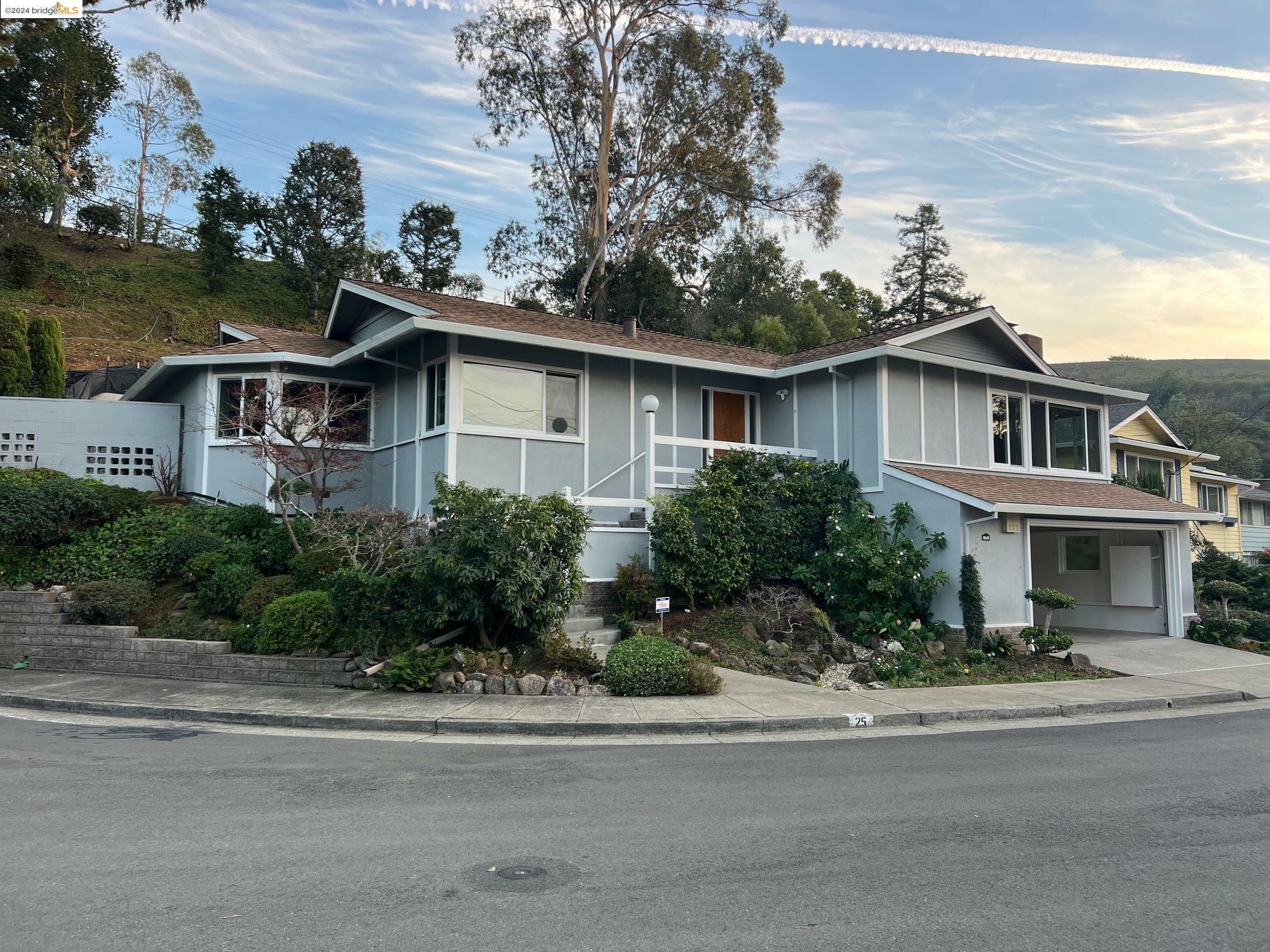 Property Photo:  25 Truitt Ln  CA 94618 