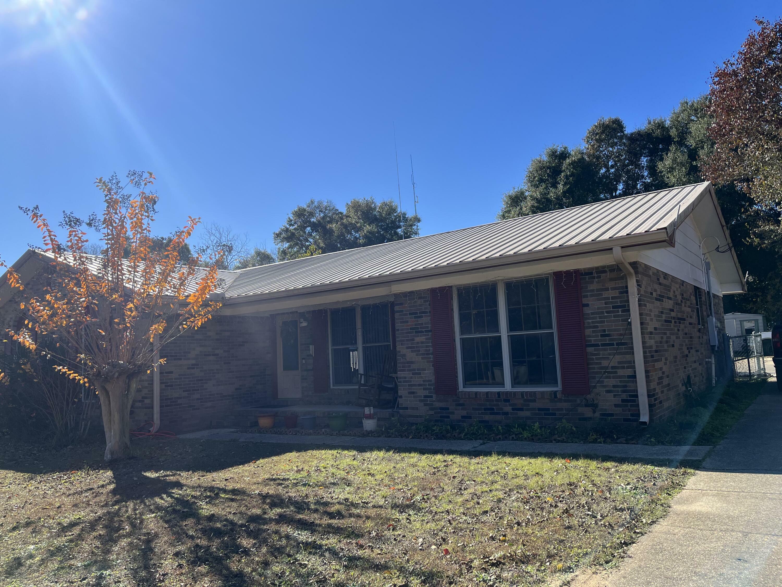 Property Photo: 1211 Valley Rd Road FL 32539