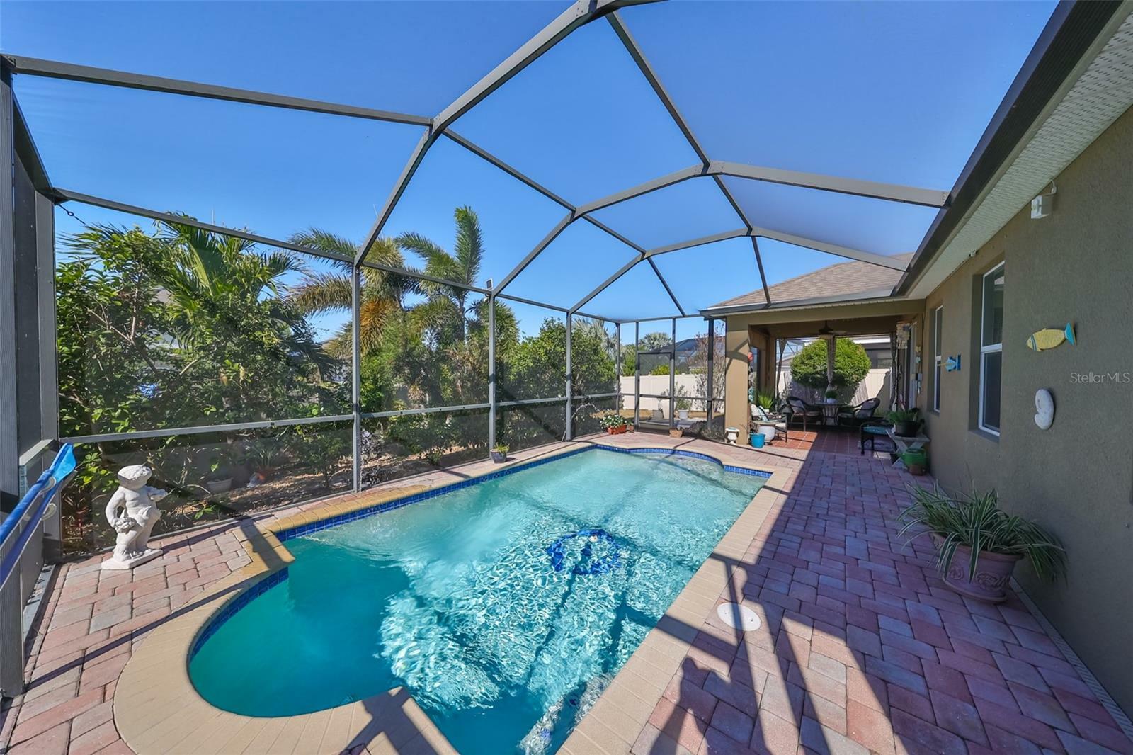 Property Photo:  804 Parker Den Drive  FL 33570 