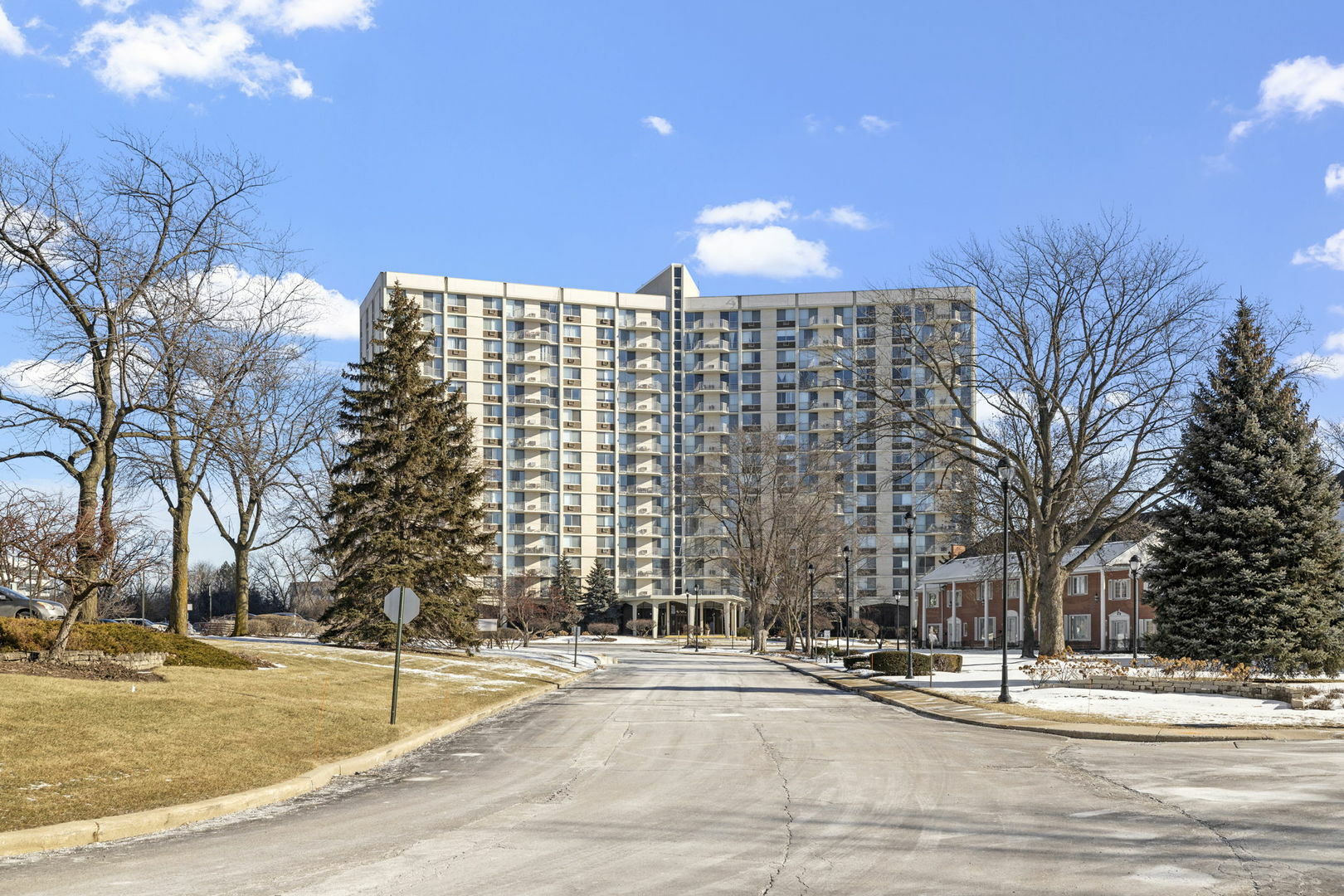 40 N Tower Road 16E  Oak Brook IL 60523 photo