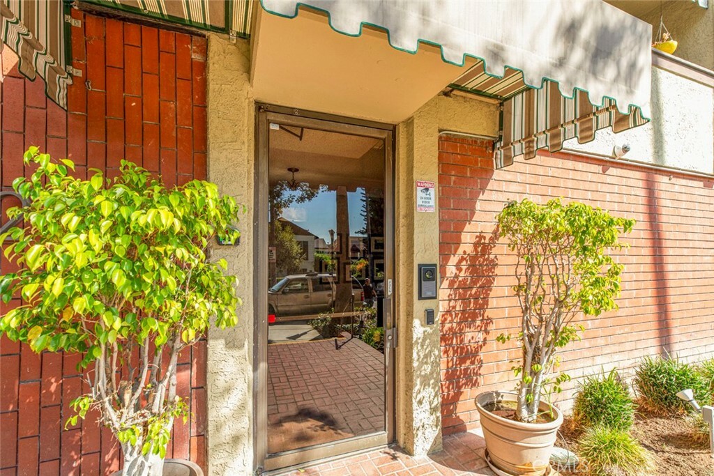 Property Photo:  125 W Mountain Street 303  CA 91202 