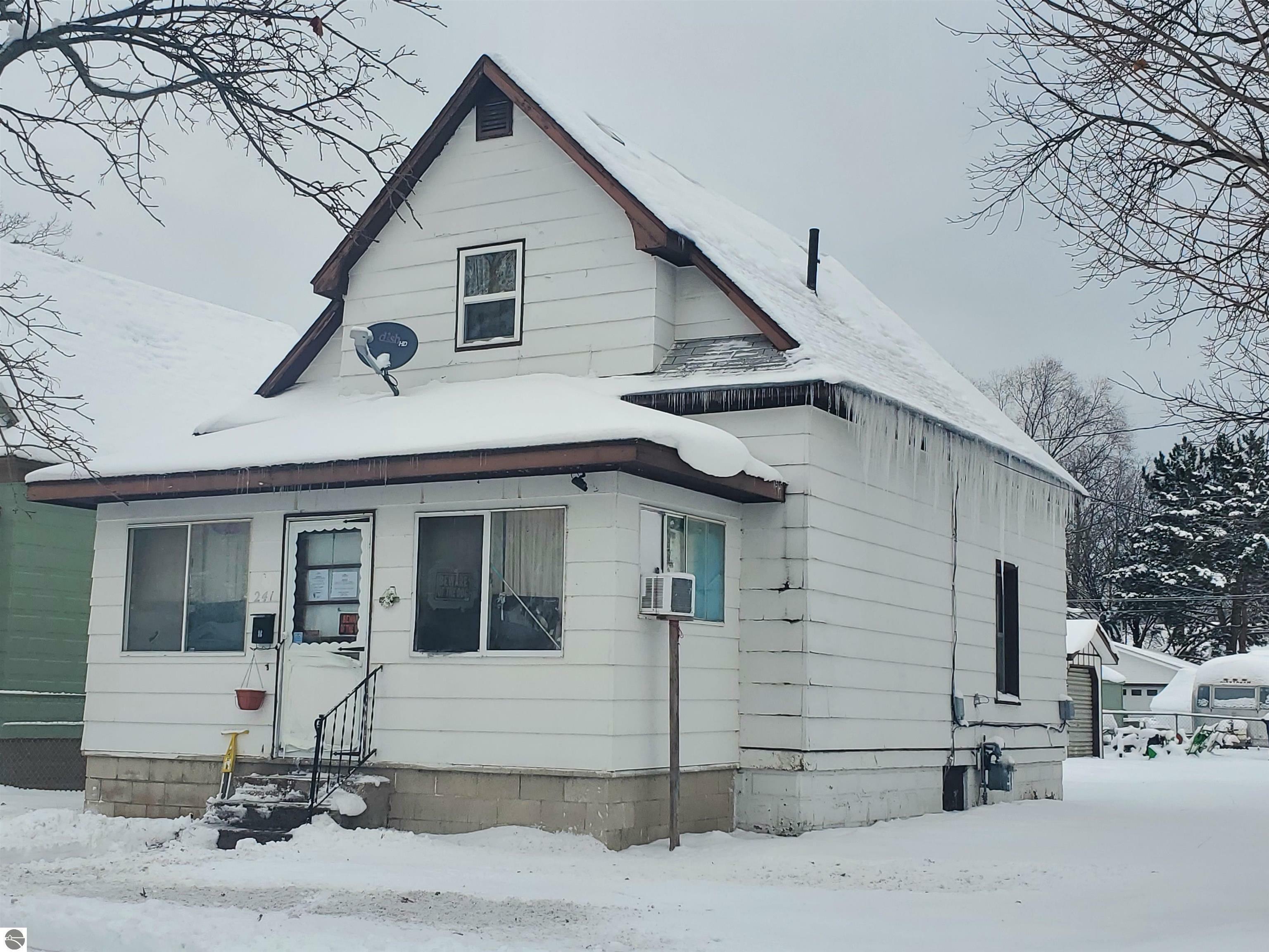 Property Photo:  241 E Eleventh Street  MI 49684 