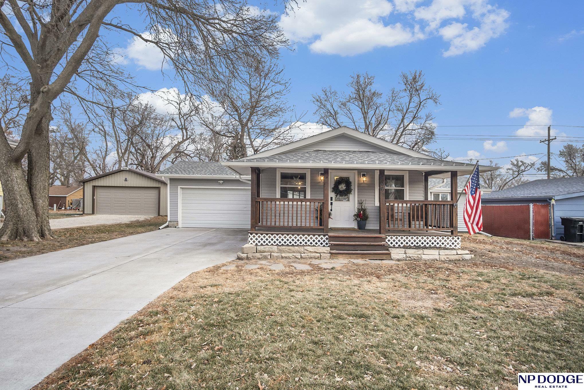 Property Photo: 606 Washington Street NE 68069